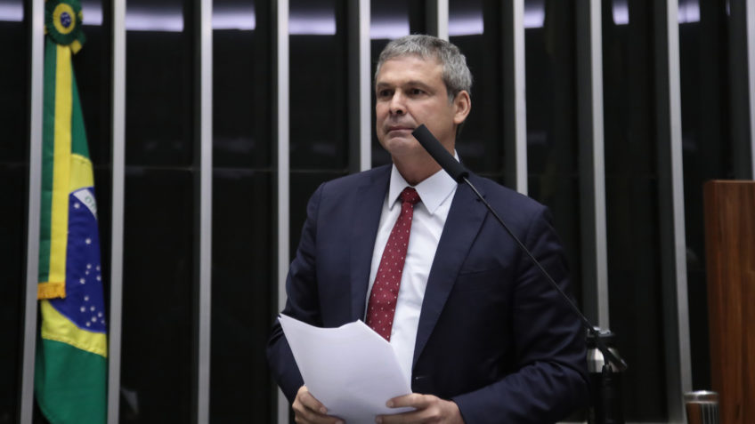Governo quer incluir "jabuti" sobre corte de gastos em PL sobre bebidas