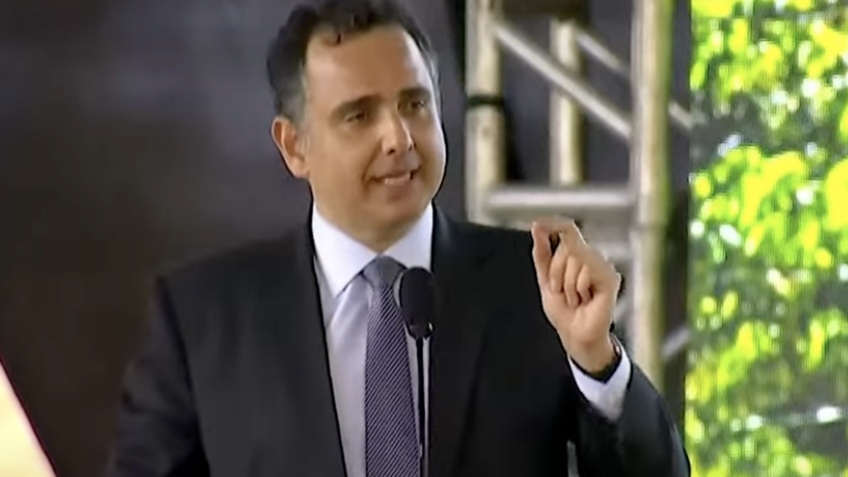 Pacheco adia decisão por governo de Minas e avalia vaga no STF