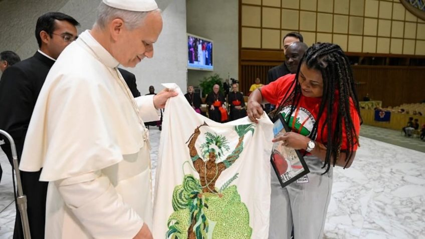 Papa Leão 14 recebe MST no Vaticano e defende “terra, teto e trabalho”