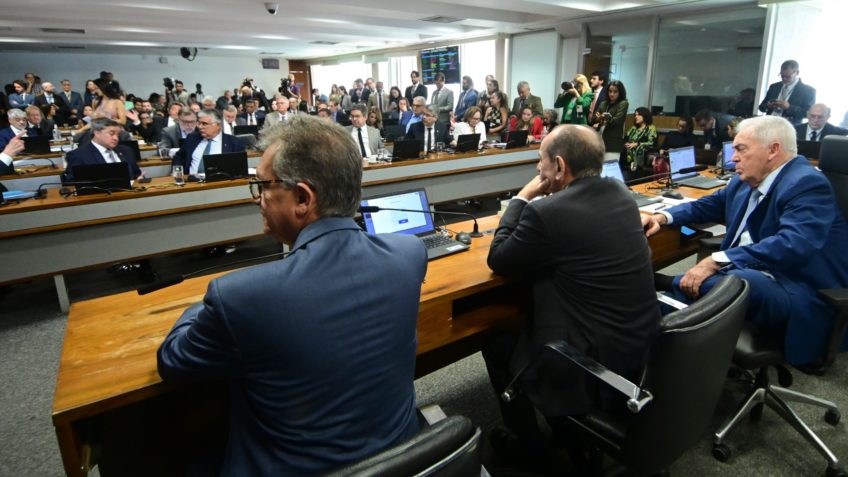 CCJ do Senado aprova equiparação entre misoginia e o crime de racismo