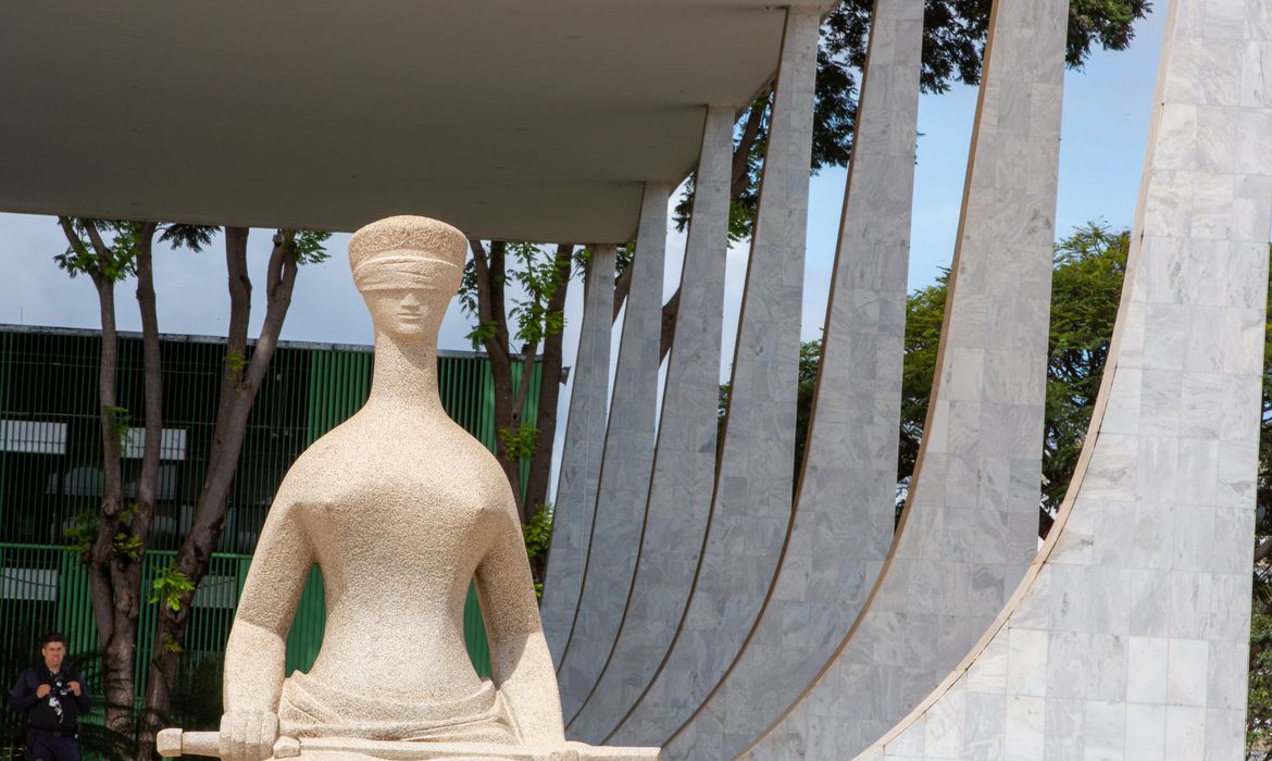 STF julgará se homem em união homoafetiva pode ter licença-maternidade