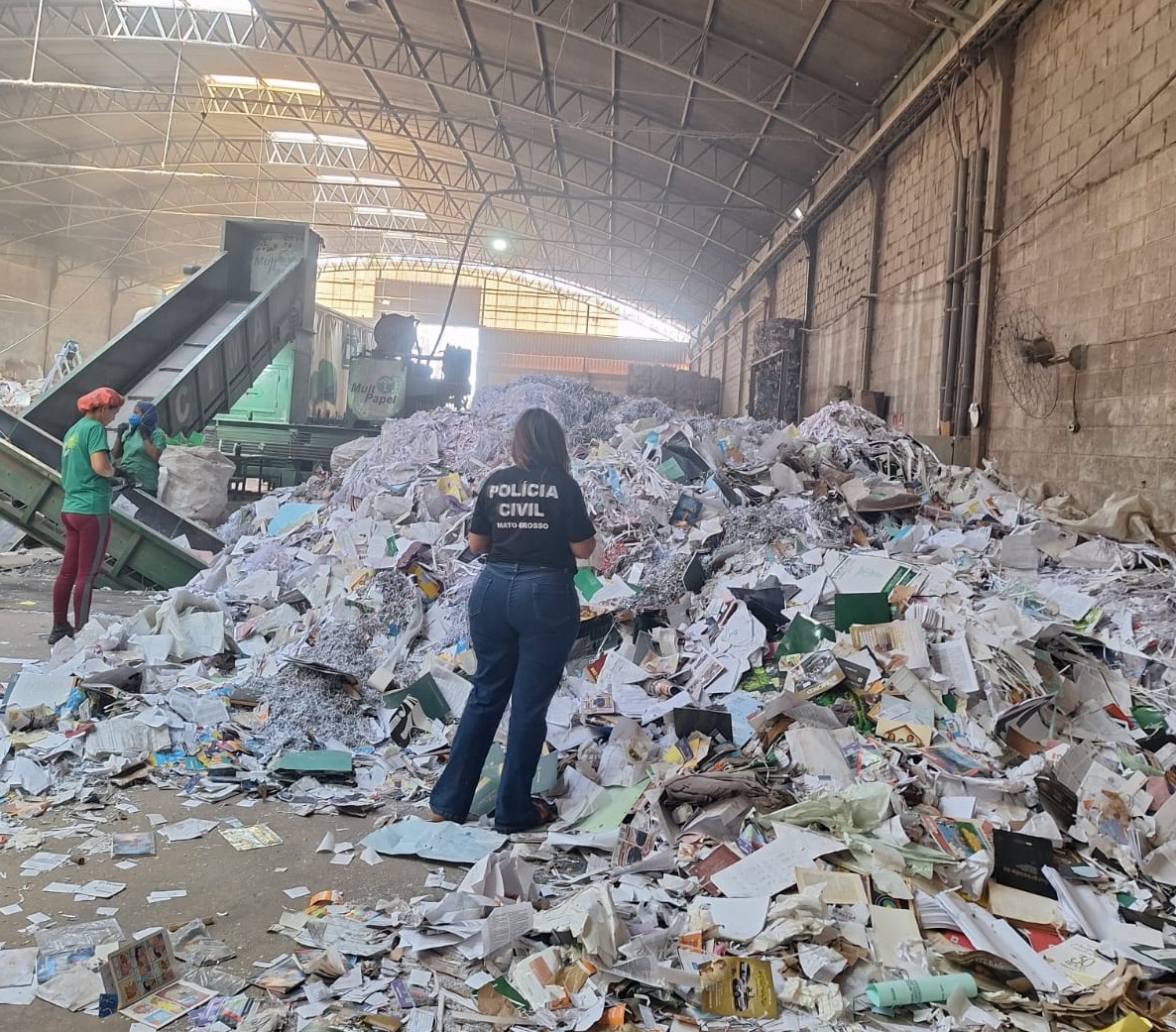 Polícia Civil descarta cerca de 1,1 tonelada de documentos que perderam a validade