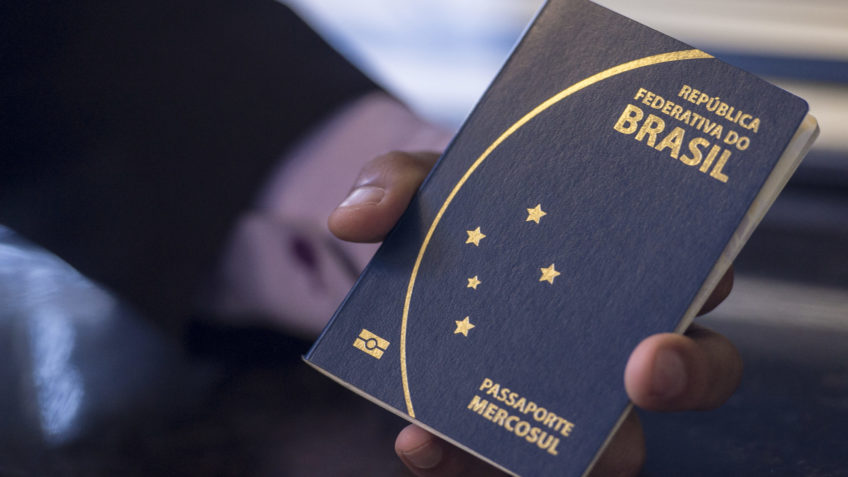 PF ameaça suspender emissão de passaportes por falta de verba