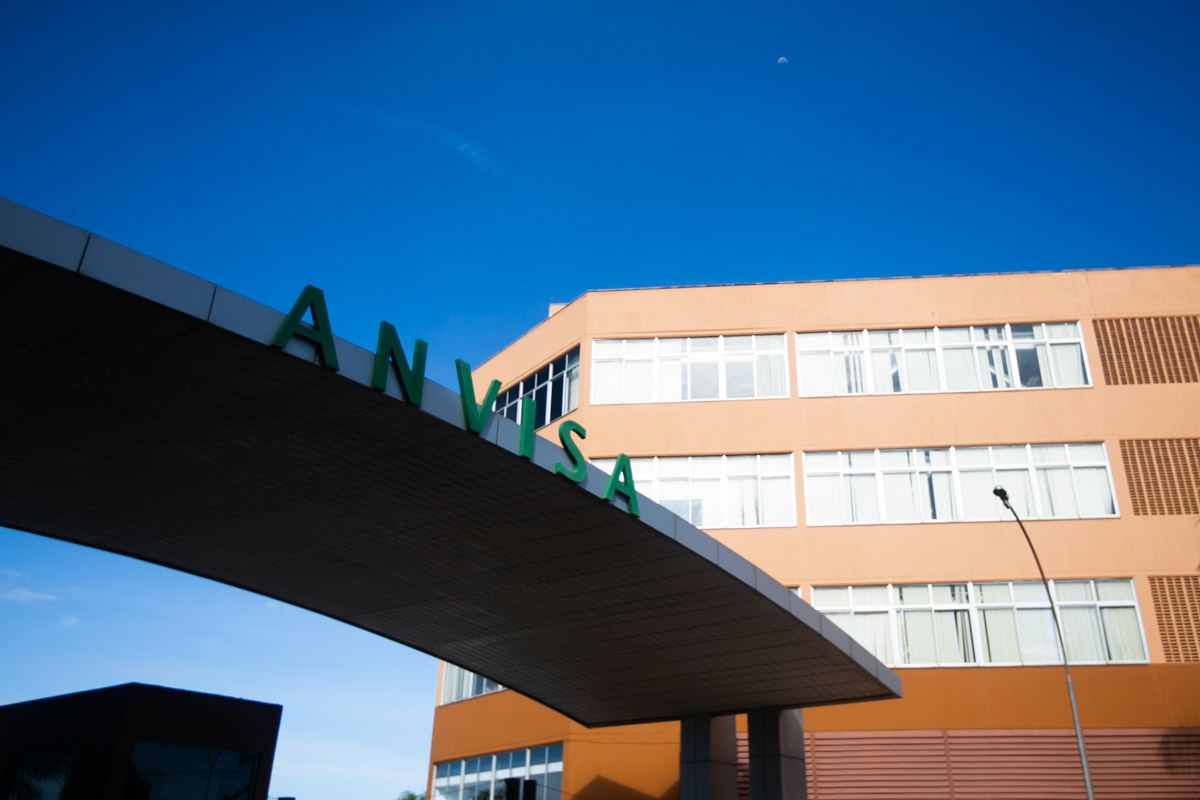 Anvisa apreende lote de chá falsificado e suplementos. Veja a lista