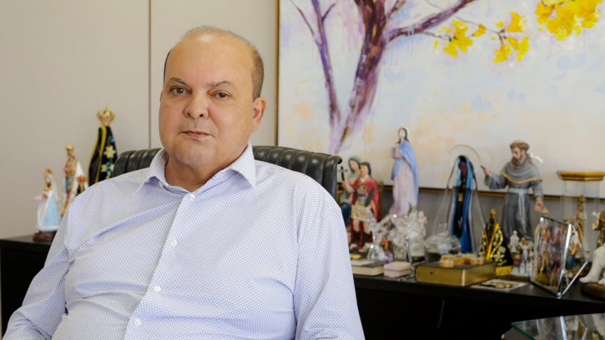 Ibaneis sanciona lei sobre vítimas do comunismo e secretário pede demissão