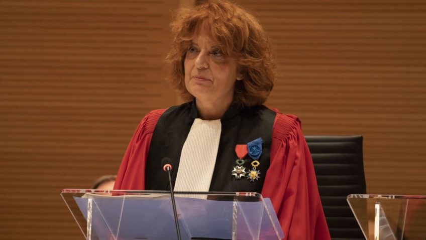 Promotora diz que furto no Louvre foi feito por crime organizado