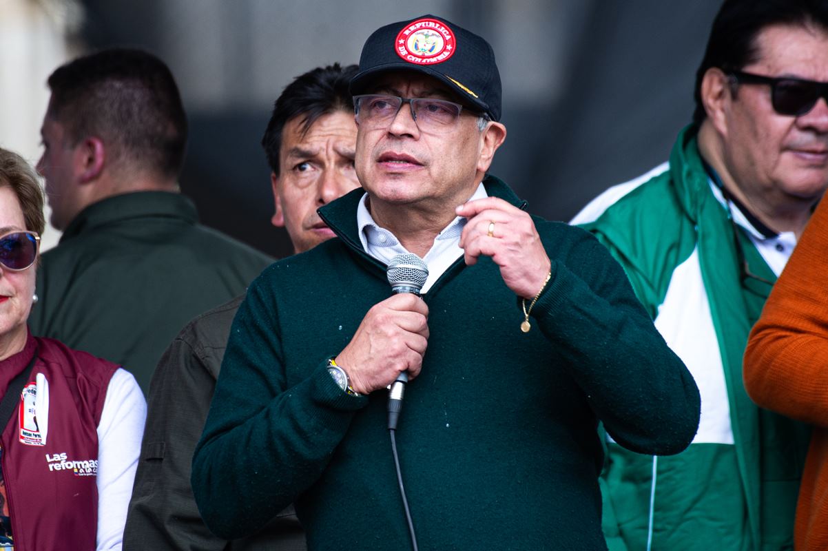 Petro reage a sanções de Trump e diz que nunca ficará “de joelhos”