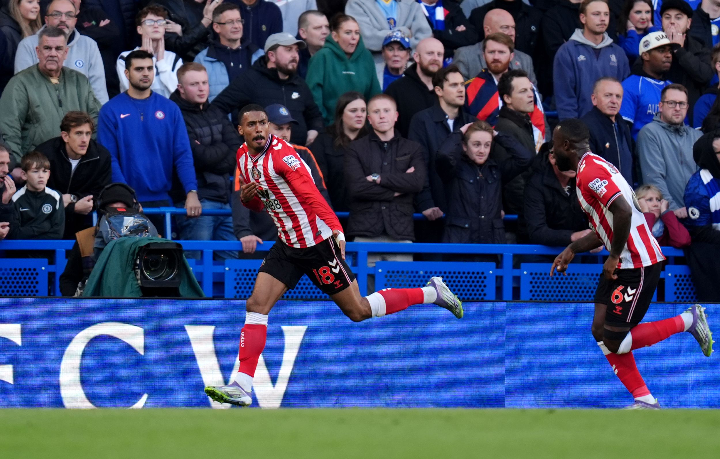 Em casa, Chelsea leva virada do Sunderland nos acréscimos