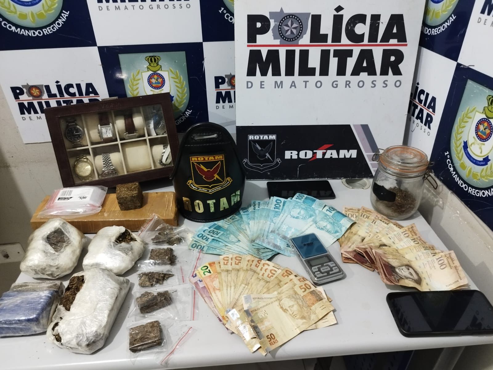 Rotam prende homem e apreende R$ 4,5 mil em dinheiro e porções de maconha