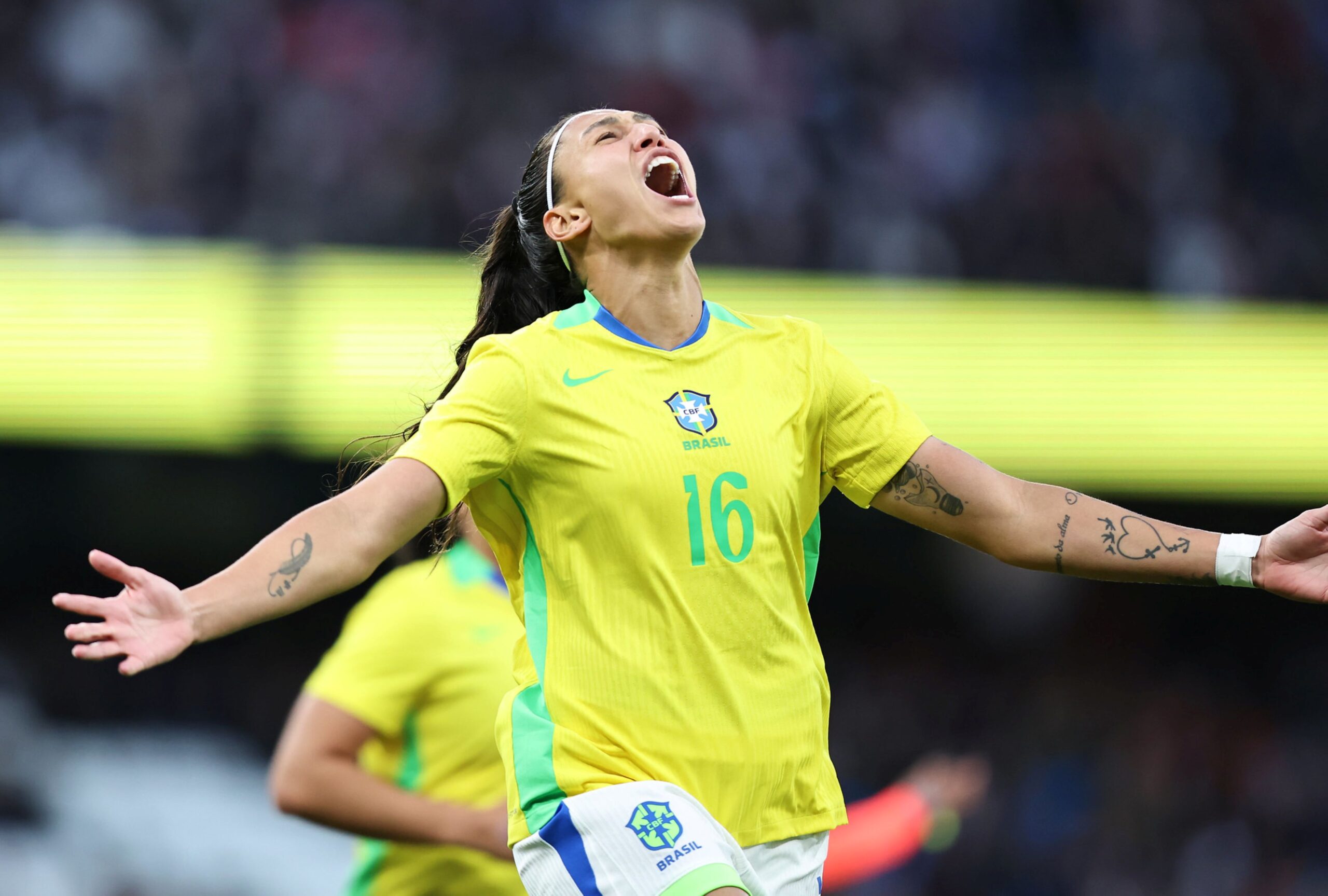 Com uma a menos, Seleção Brasileira vence Inglaterra em jogo amistoso