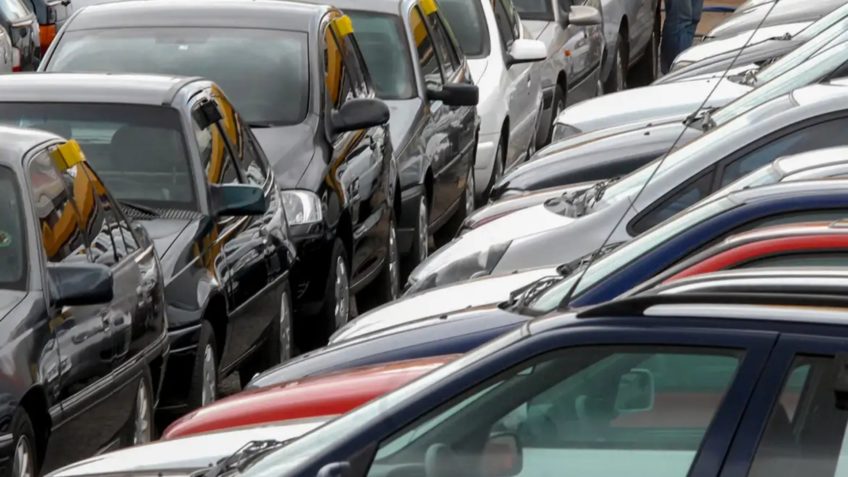 Brasil corre o risco de paralisar produção de veículos, diz Anfavea