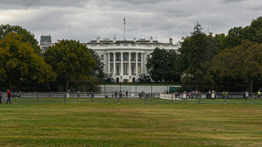 "Washington Post", de Bezos, defende novo salão de Trump na Casa Branca