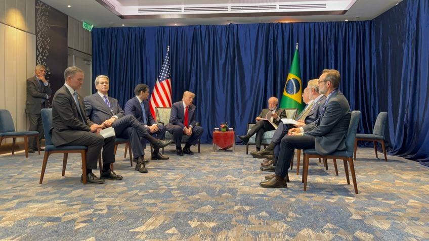 Reunião entre Lula e Trump foi amistosa, mas tarifaço foi mantido