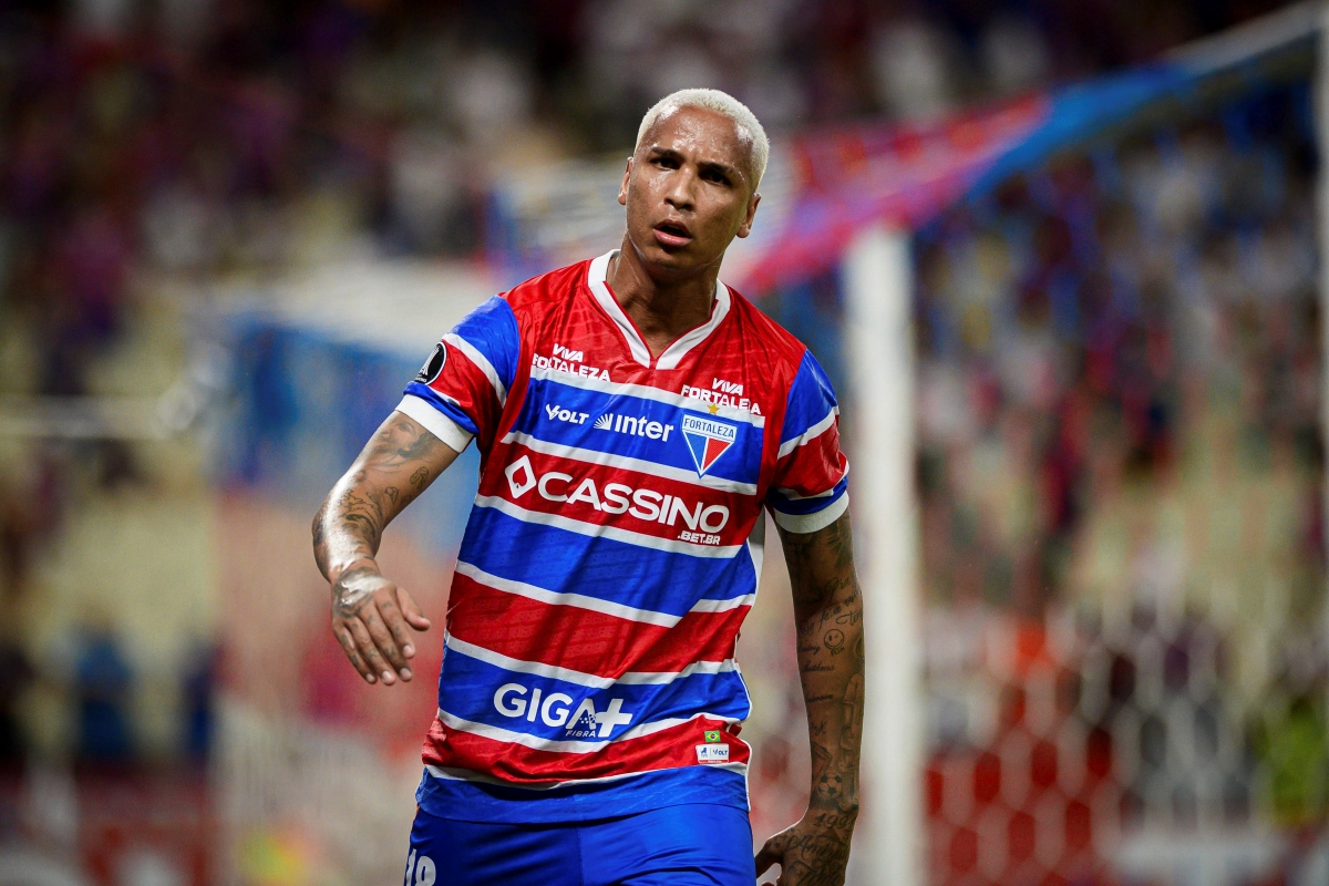 Deyverson provoca Flamengo nas redes sociais após vitória do Fortaleza