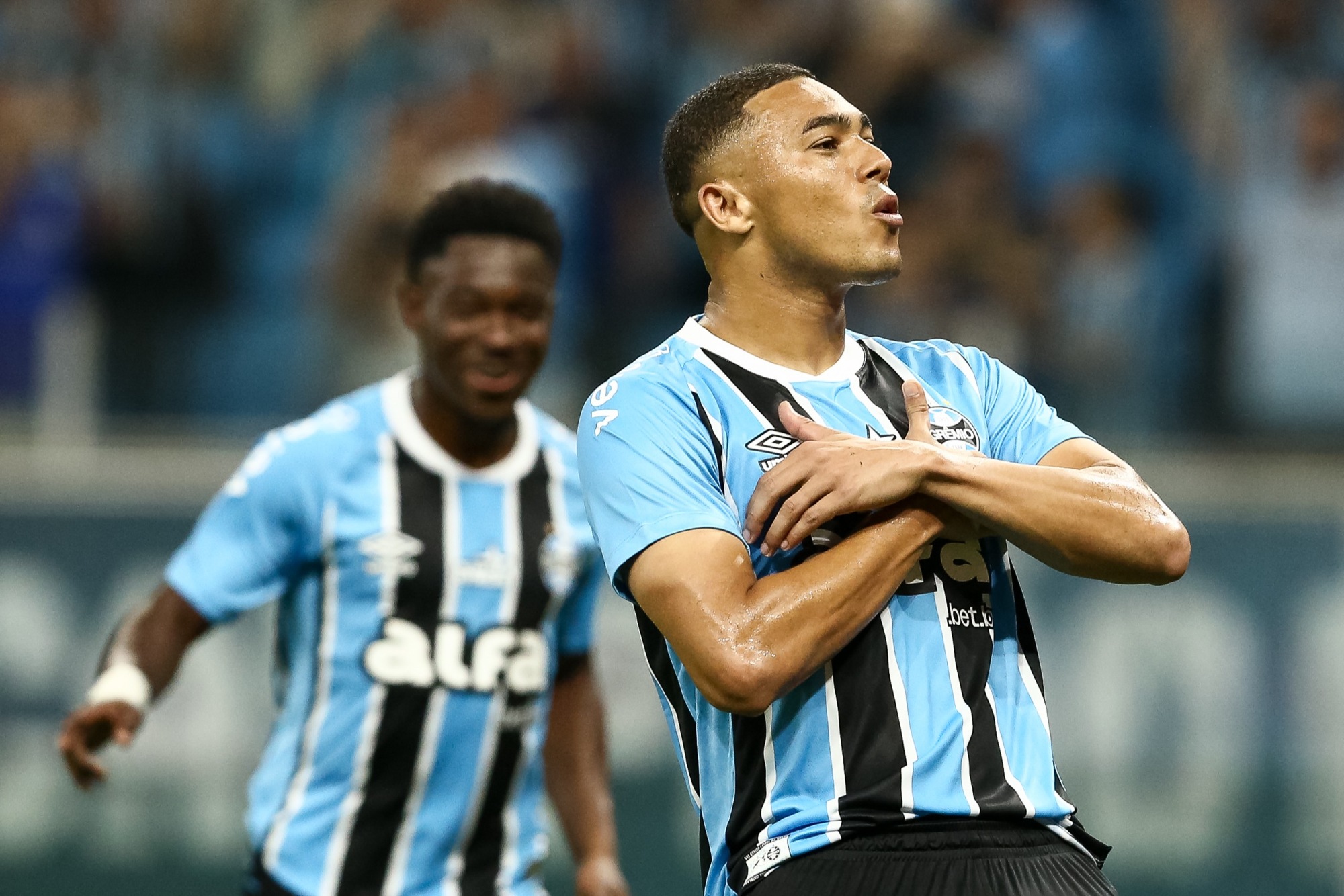 Com show de Carlos Vinícius, Grêmio derrota Juventude pelo Brasileirão
