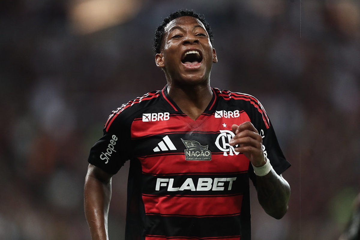 Após flagra em festa, Plata responde torcedor do Flamengo; confira