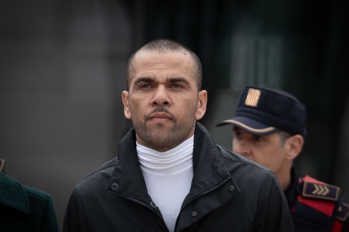 Vídeo: Daniel Alves aparece em raro registro com o filho