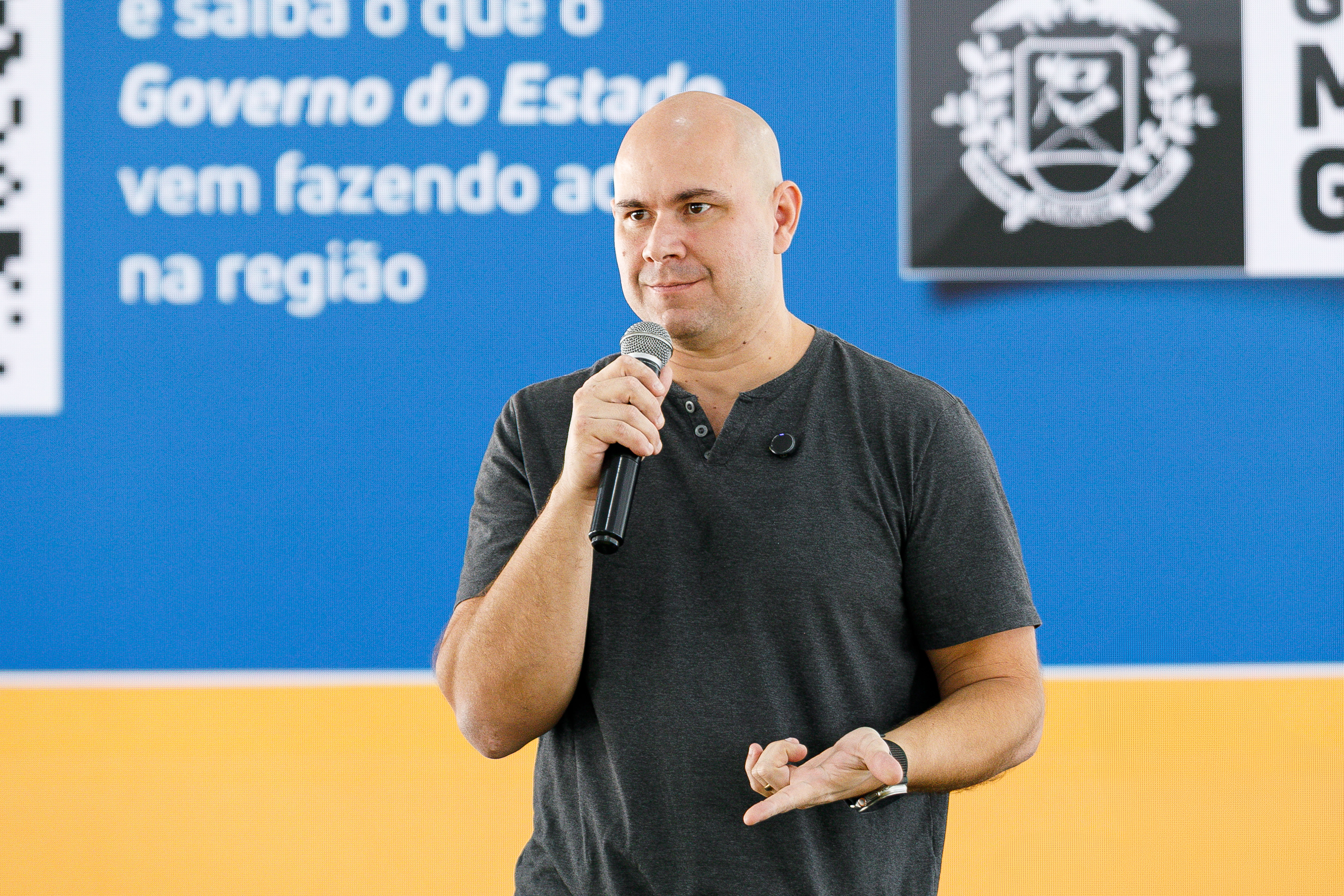 Prefeito palestra no fórum internacional de cidades em Dubai