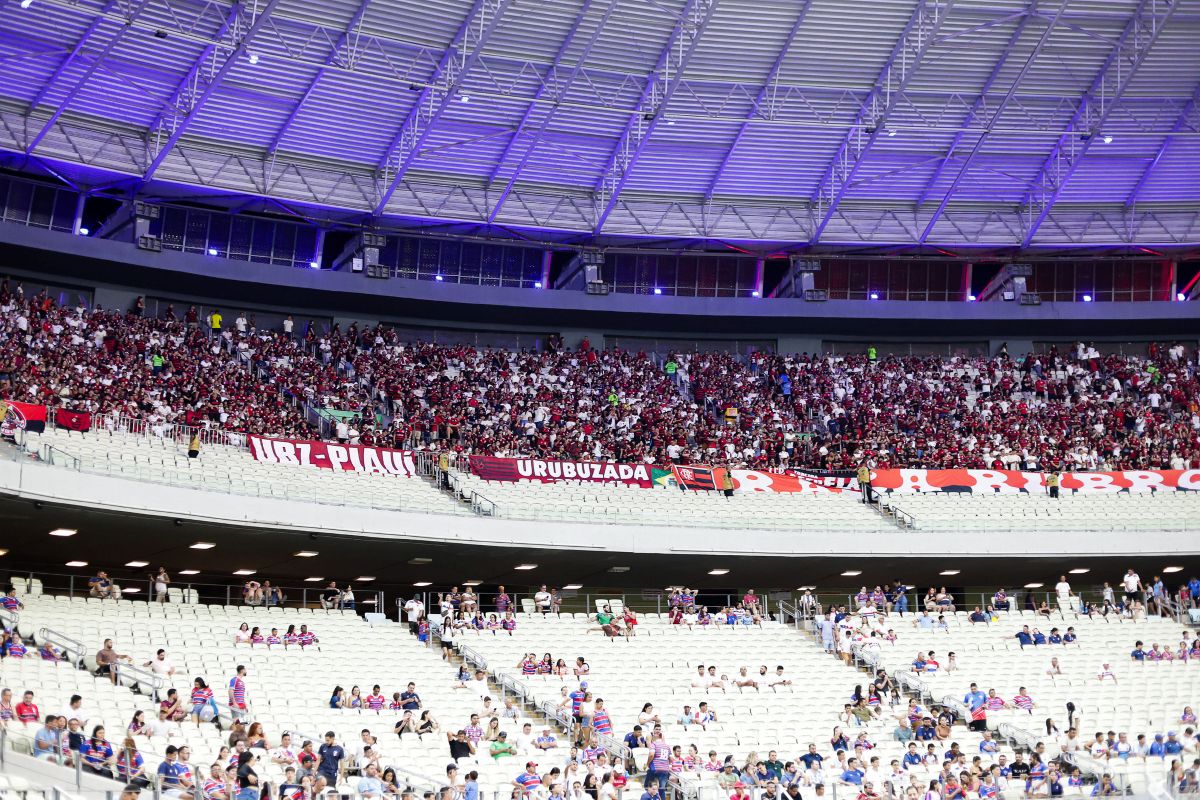 Flamengo emite nota de repúdio após torcedores serem hostilizados