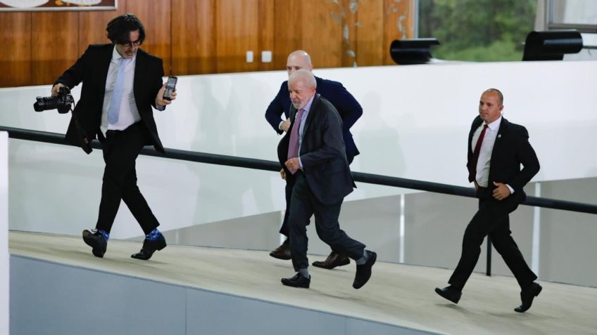 Aos 80 anos, Lula faz “corridinhas” para mostrar vigor físico