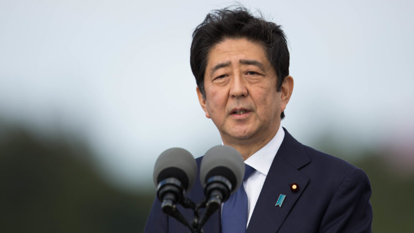 Homem acusado de matar ex-premiê do Japão se declara culpado