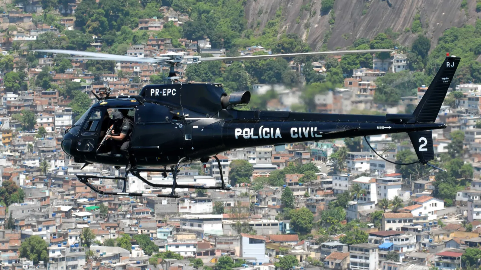 Megaoperação no Rio com 2,5 mil policiais mira traficantes do Comando Vermelho