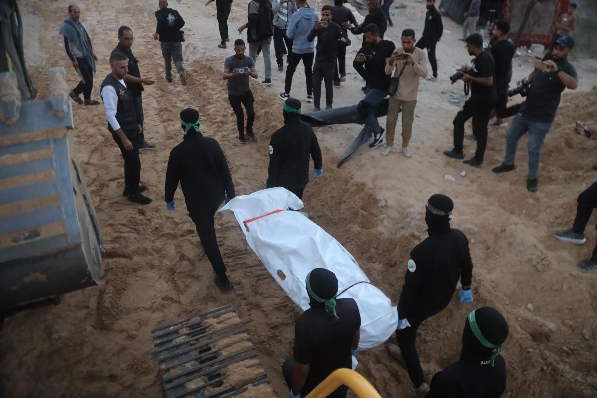 Israel acusa Hamas de simular recuperação de corpos de reféns