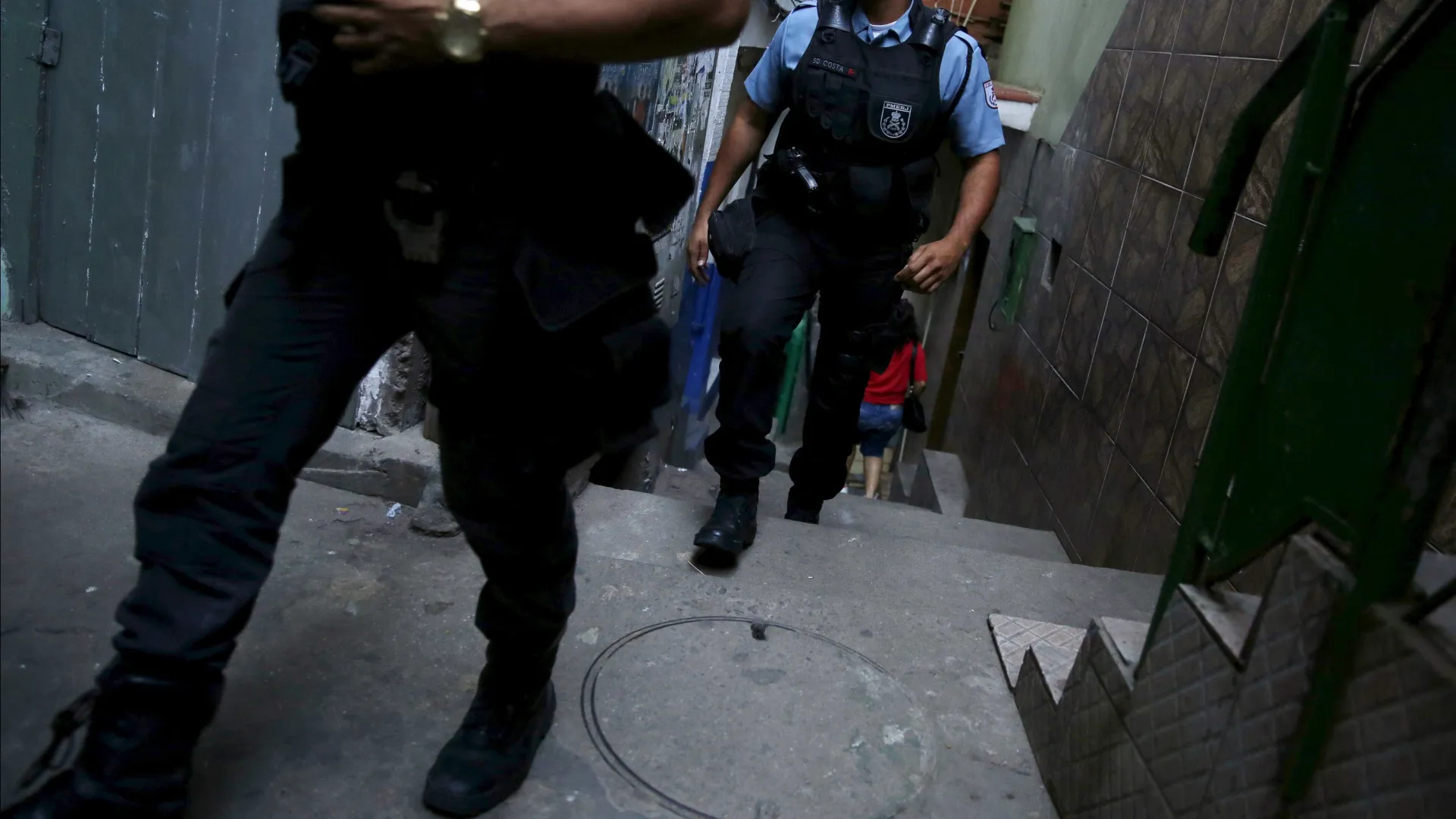 Operação contra Comando Vermelho tem ao menos 20 mortos, barricadas e bomba