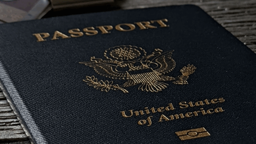 Passaporte norte-americano deixa top 10 em mobilidade global