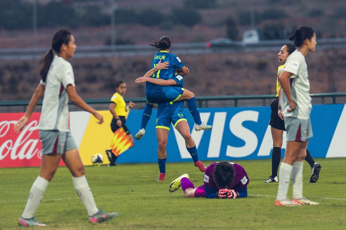 Vídeo: Evelin, do Santos, marca golaço na Copa do Mundo Sub-17