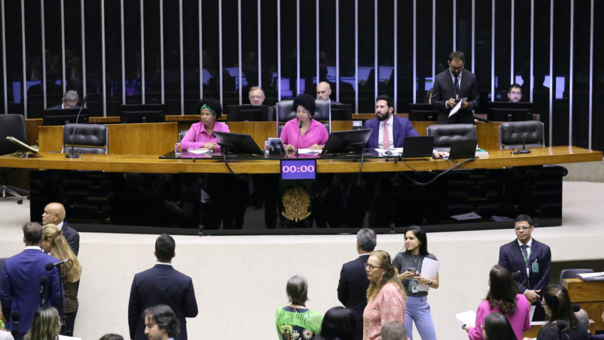 Câmara aprova 3 projetos de prevenção ao câncer de mama