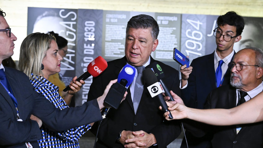 CPI do INSS pedirá prisão temporária de 3 convocados a depor