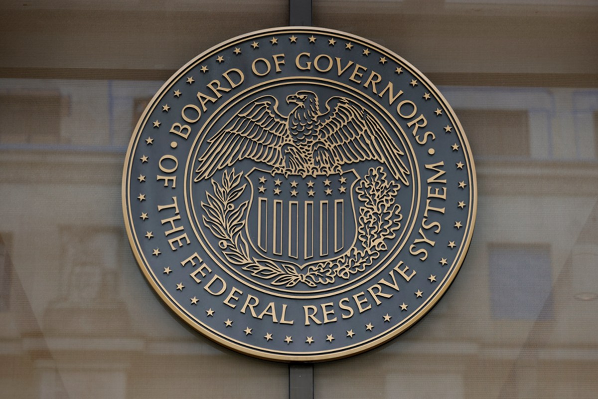 Mesmo em “voo cego” por shutdown, Fed volta a cortar juros nos EUA