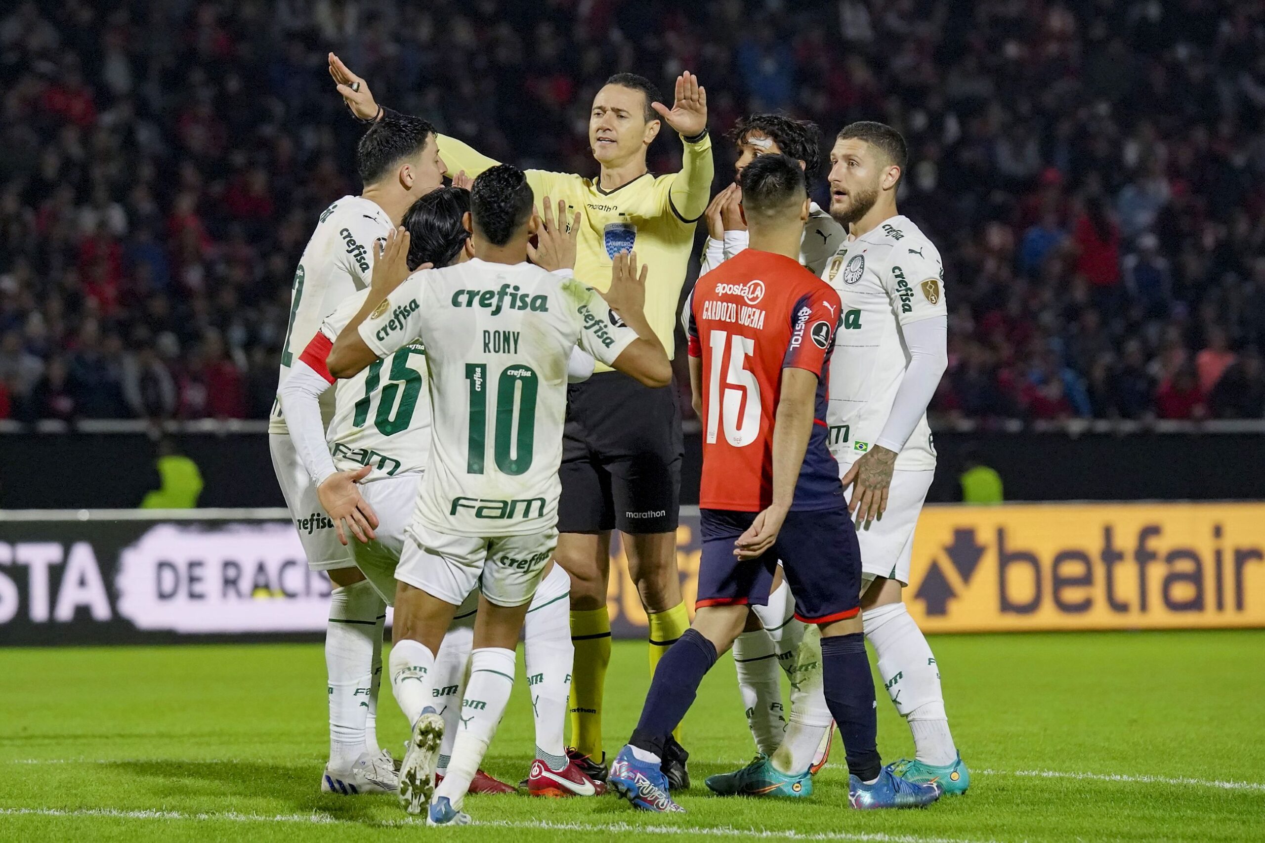 Única derrota do Palmeiras apitada por Roldán foi contra a LDU