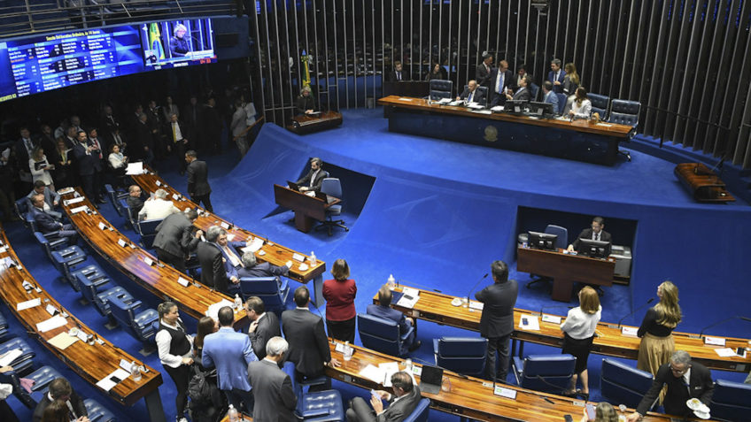 Senado aprova isenção do pagamento da taxa de taxímetro