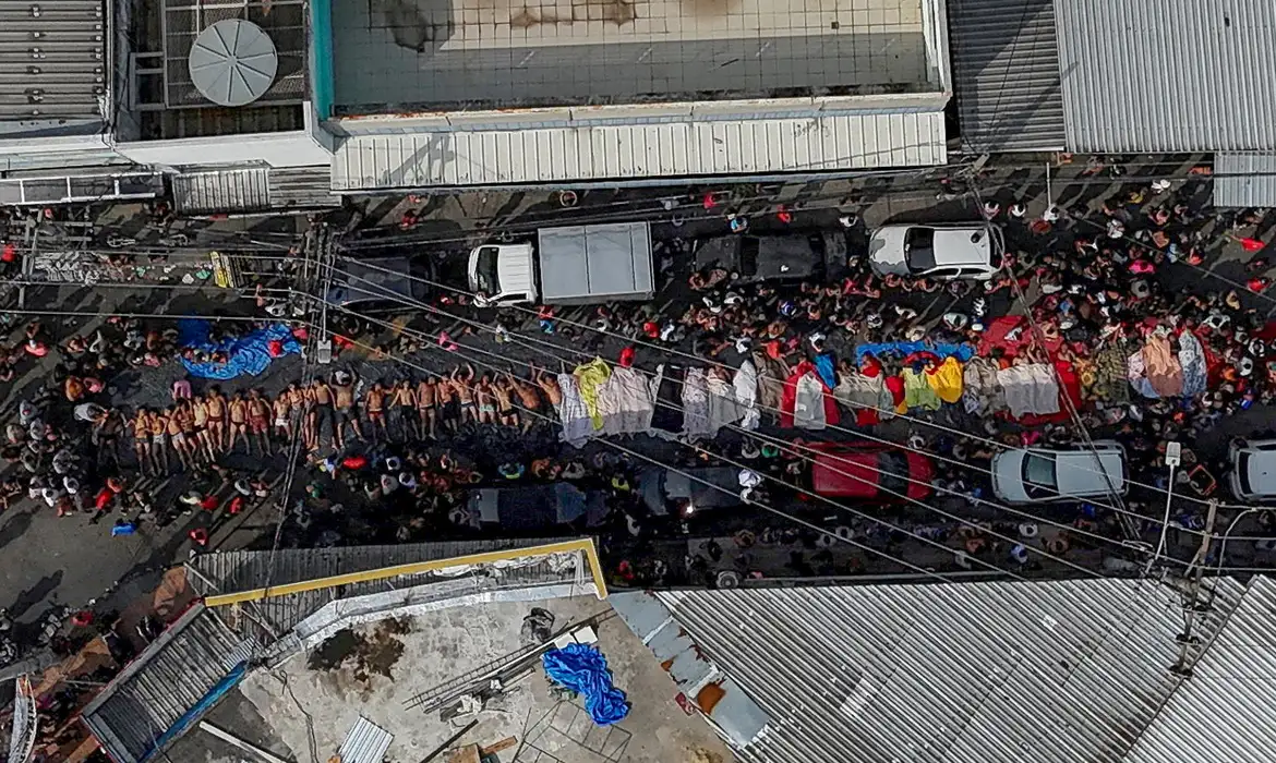 Operação supera massacre do Carandiru em violações, diz deputada