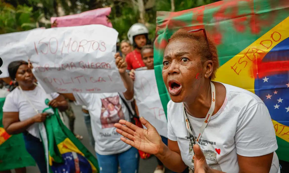 Testemunhas denunciam execuções e torturas no Rio: "carnificina"