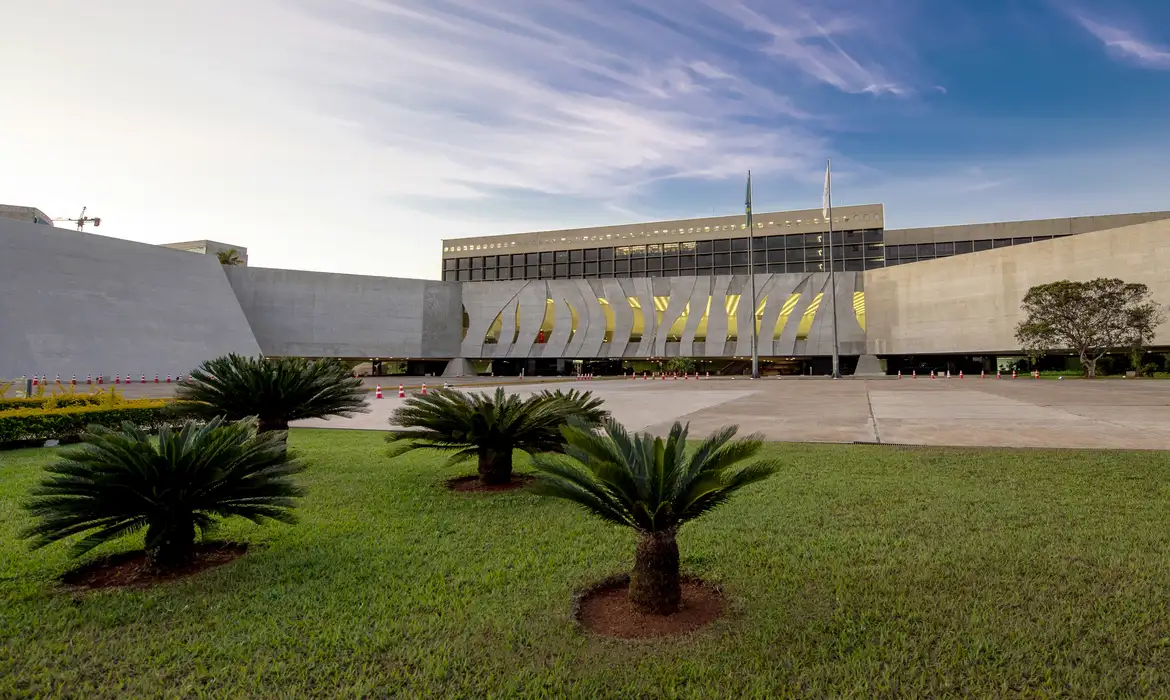 STJ suspende operações da Refinaria de Manguinhos, no Rio