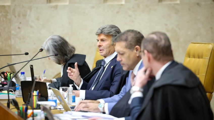 STF adia julgamento sobre indicação de parentes em cargos políticos