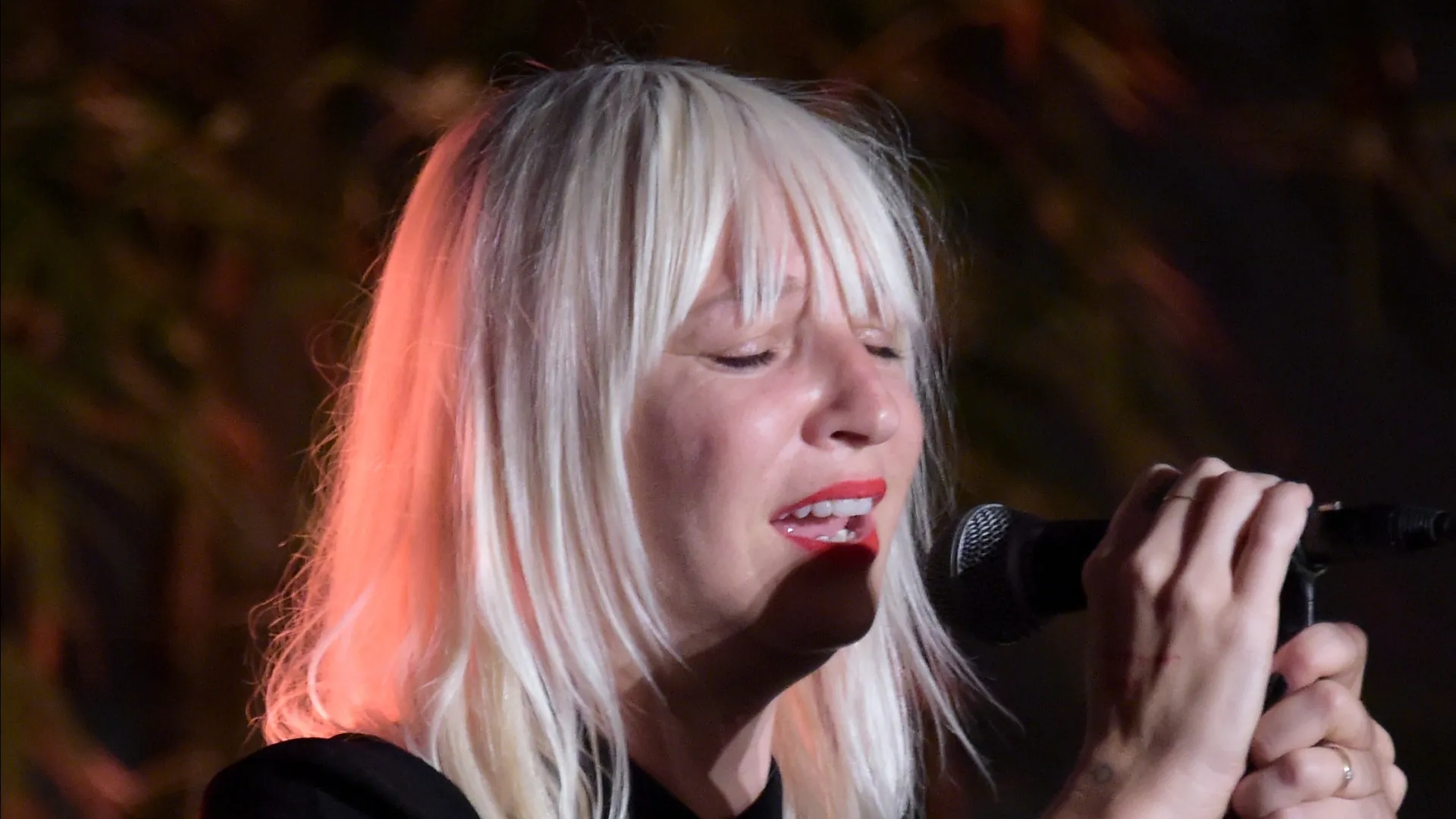 Sia enfrenta batalha judicial com ex-marido por guarda do filho do casal