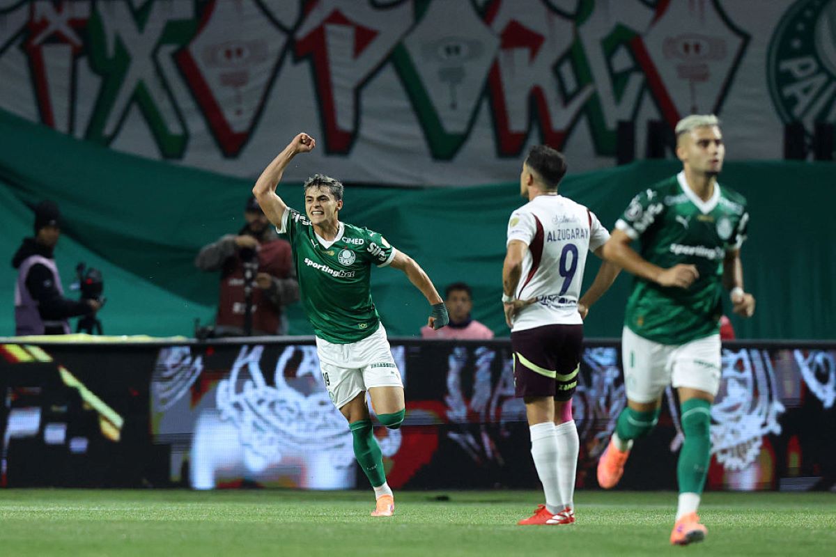 Palmeiras abre o placar contra a LDU pela Libertadores; veja o lance