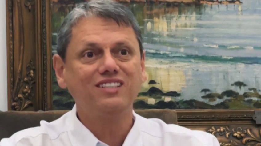 Tarcísio defende equiparar facções a “terrorismo” e elogia ação no Rio