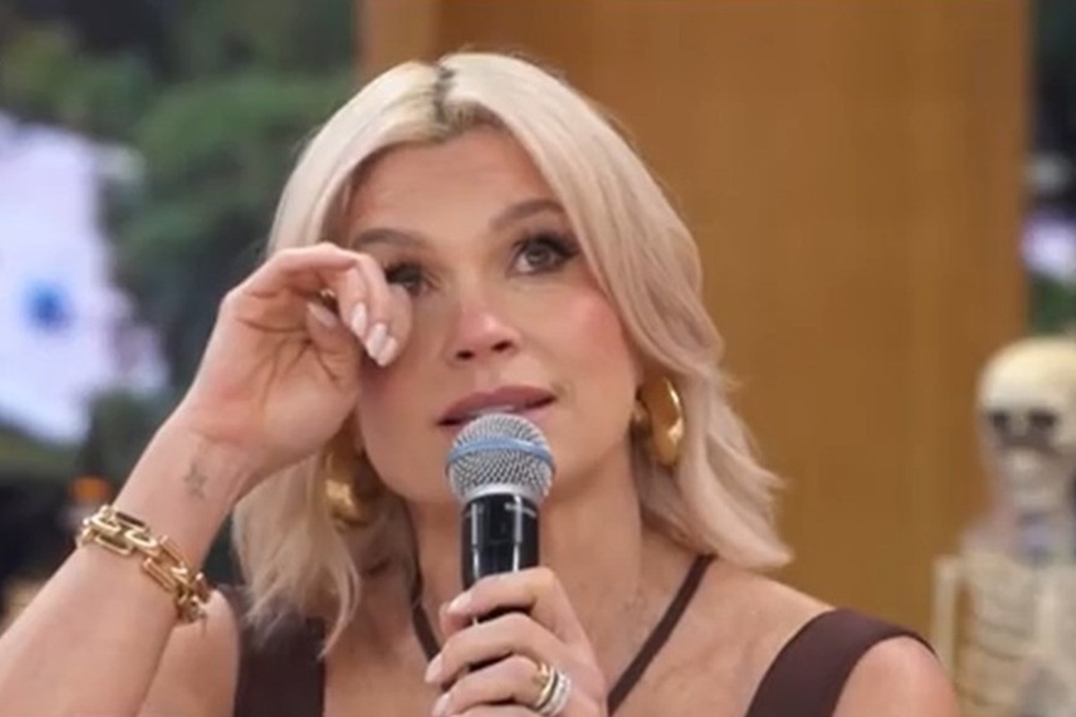 Vídeo: Flávia Alessandra chora ao vivo após surpresa inesperada