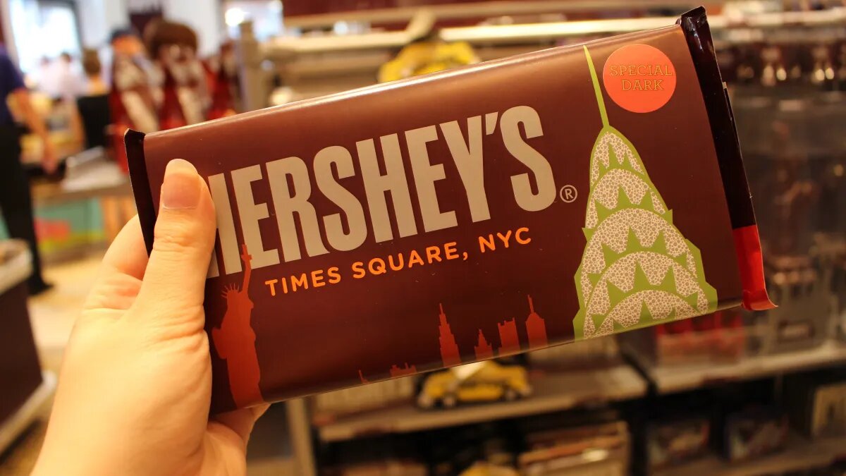 Lucro da Hershey cai 38% no 3º tri, para US$ 276 mi, com impacto de tarifas