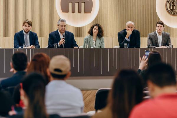 Controle judicial da gestão pública e direito comparado são debatidos durante MBA em Gestão de Cidades do TCE-MT