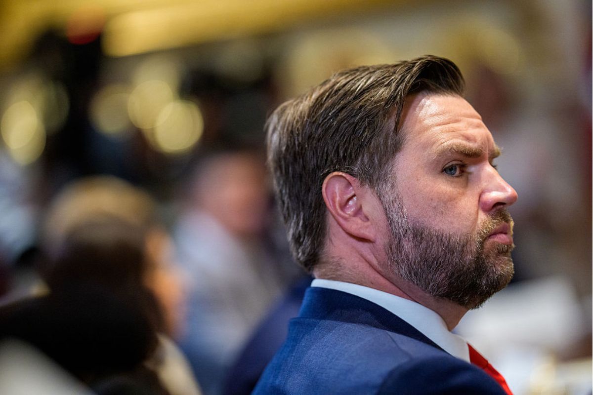 Vance diz que testar arsenal nuclear é vital para segurança dos EUA