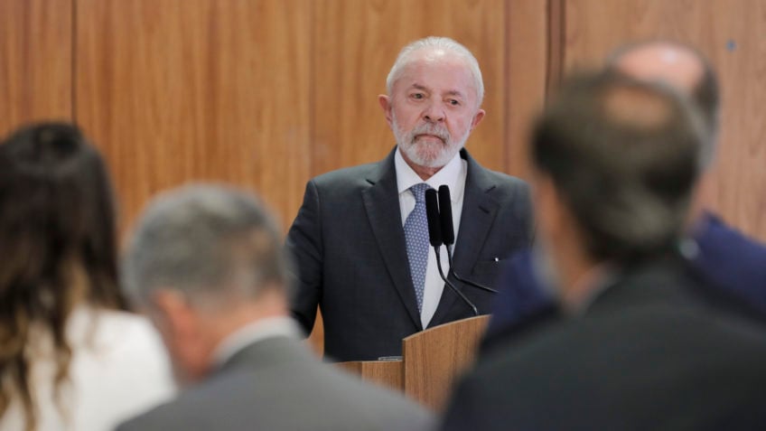 Lula assina PL antifacção e enviará proposta ao Congresso