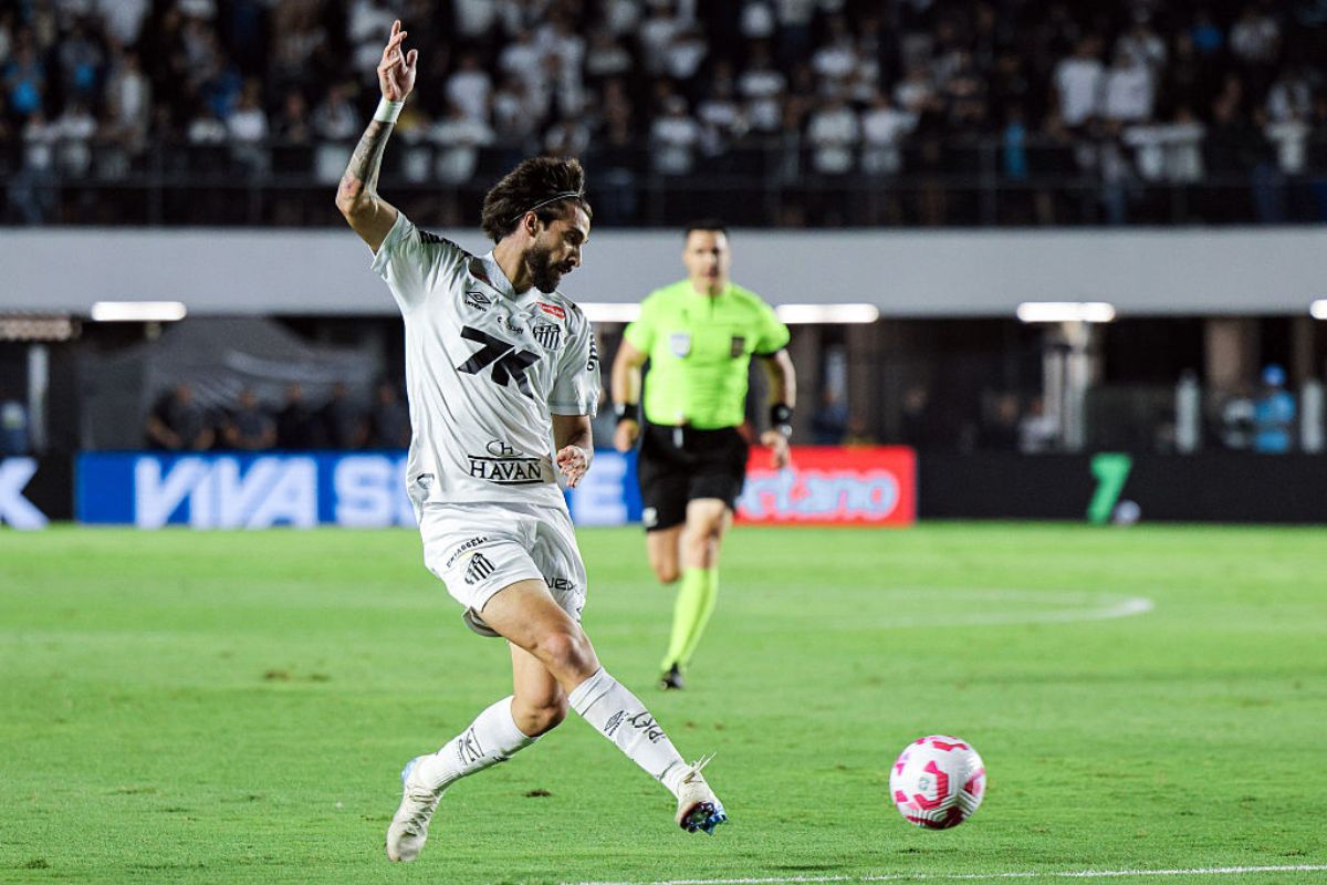 Santos enfrenta Fortaleza na Vila Belmiro; saiba onde assistir