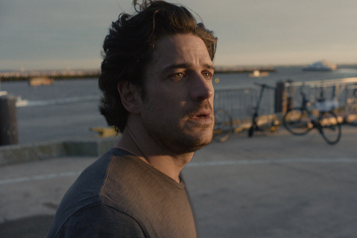 Marco Pigossi revela maior dificuldade da carreira de ator: “Língua”