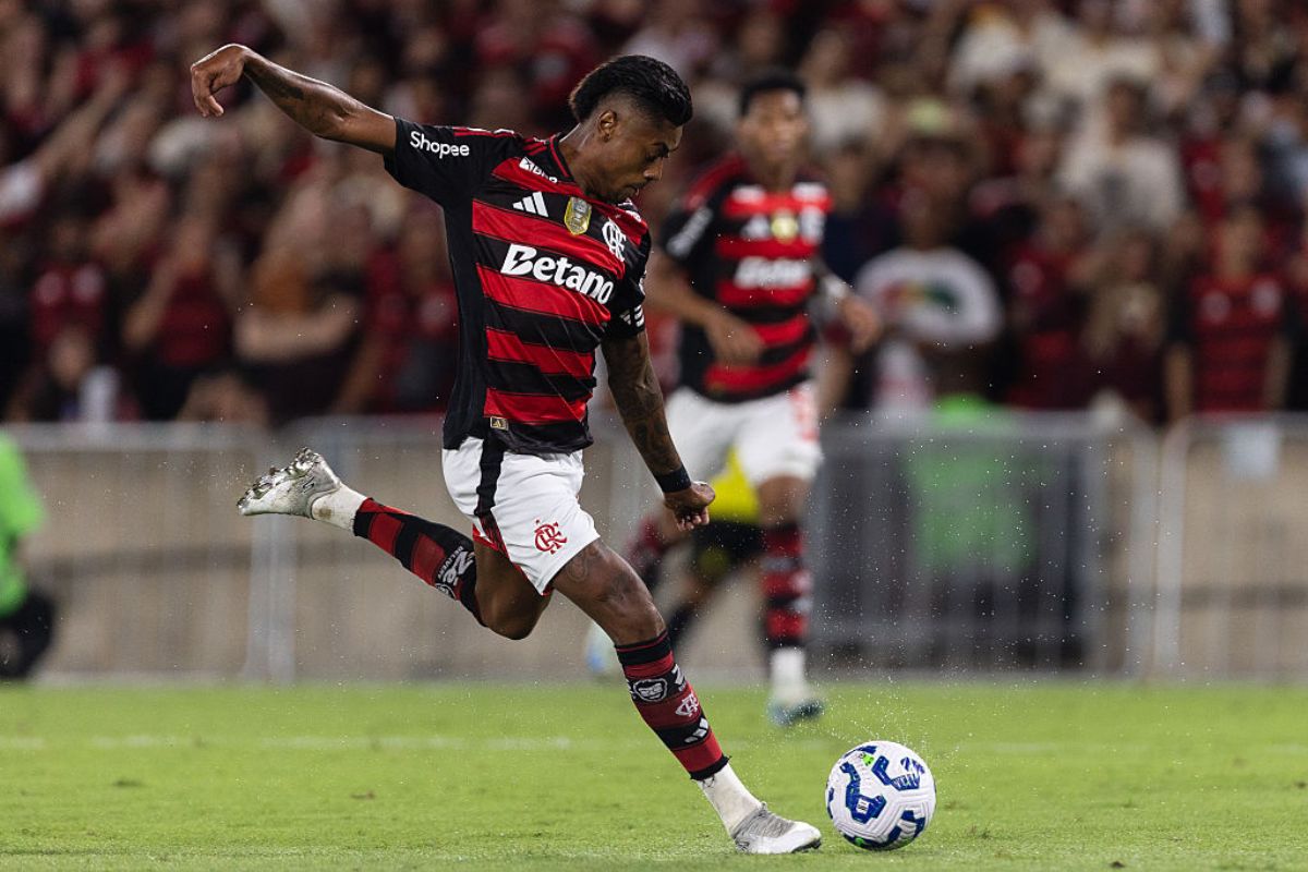 Flamengo atropela Sport por 3 x 0 e assume a liderança do Brasileirão